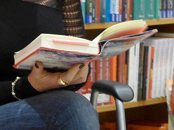 "Palermo Connection" ist der erste Roman der Schriftstellerin über die Mafia, bisher hat sie Sachbücher darüber geschrieben.